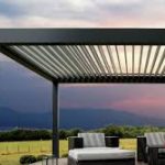 Maison cubique en bardage zinc : moderniser la façade avec un matériau durable et élégant